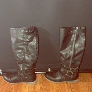 Black fall boots